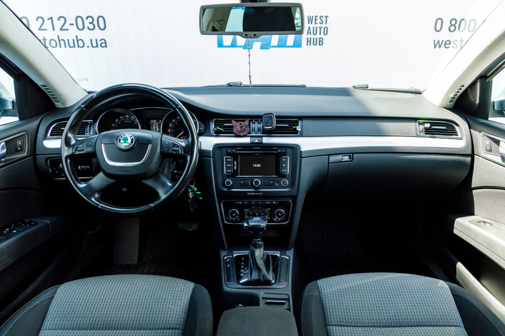 Skoda Superb 4x4 2011 фото 16