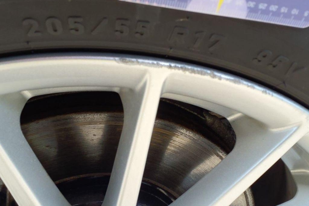 Jaguar XE 2017 фото 11