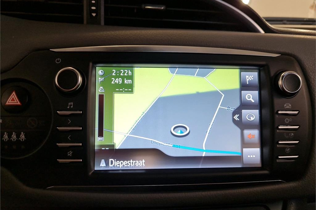 Toyota Yaris 2019 фото 4