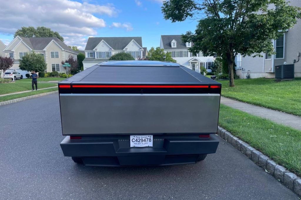 Tesla Cybertruck Dual Motor 120 kWh 2024 фото Tesla Cybertruck Dual Motor 120 kWh 2024 фото 8