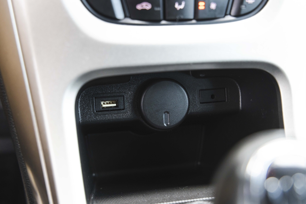 Opel Astra J 2011 фото 19