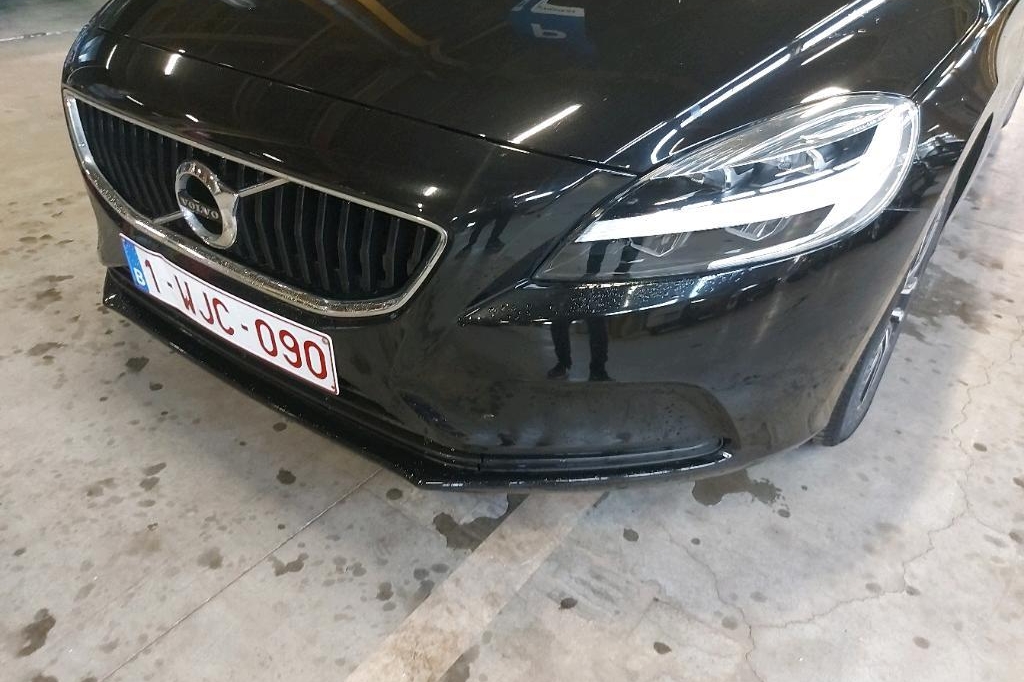 Volvo V40 2019 фото 17