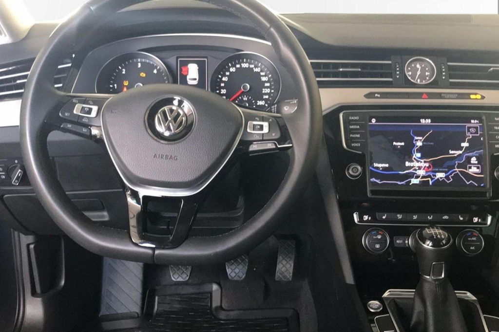 Volkswagen Passat Variant 2017 photo 3