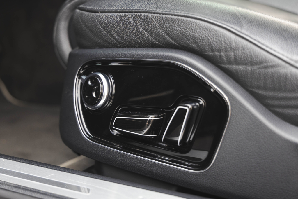 Audi A8 2015 photo 18