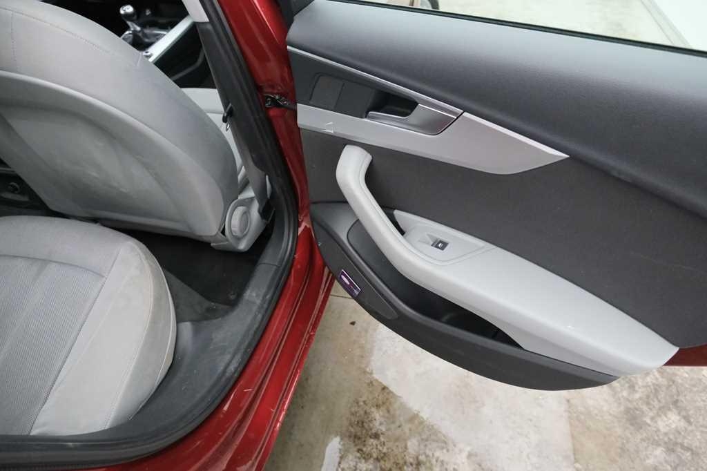 Audi A4 2017 photo 7