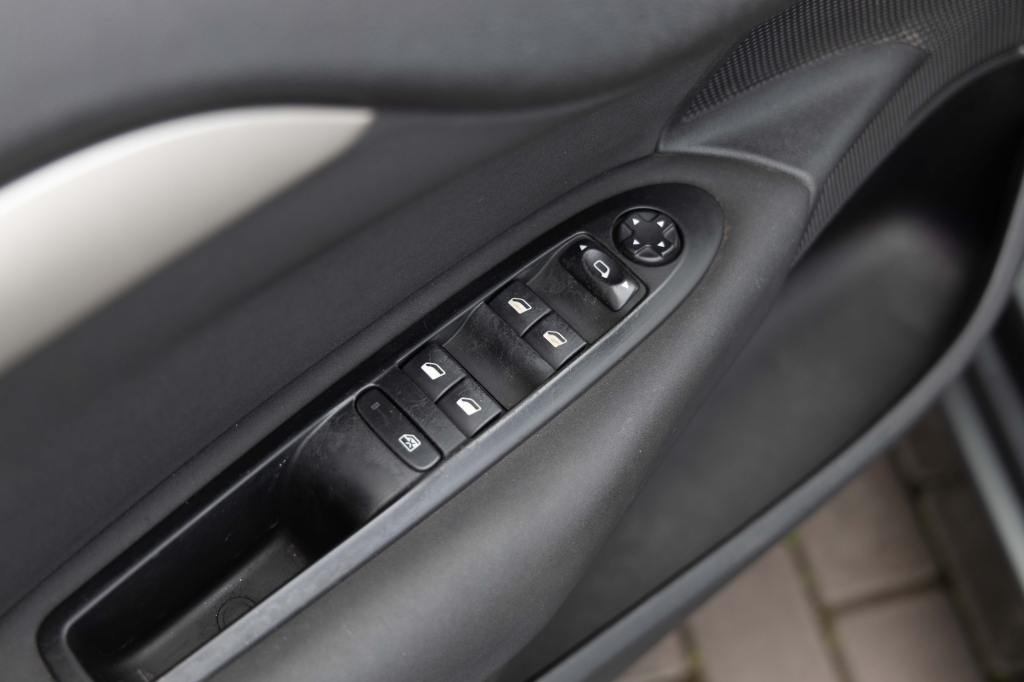 Citroen C4 2015 photo Citroen C4 2015 photo 11