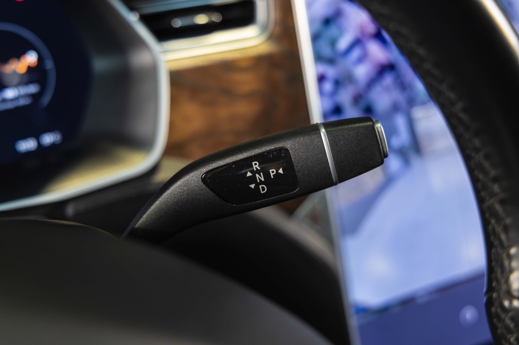 Tesla Model X 75D 2017 фото Tesla Model X 75D 2017 фото 23