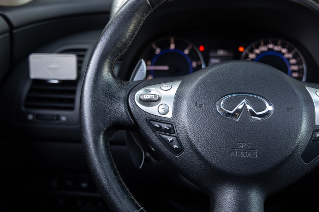 Infiniti QX70 2015 фото 23