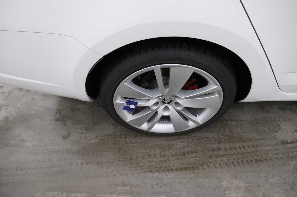 Skoda Octavia Combi 2018 фото 9