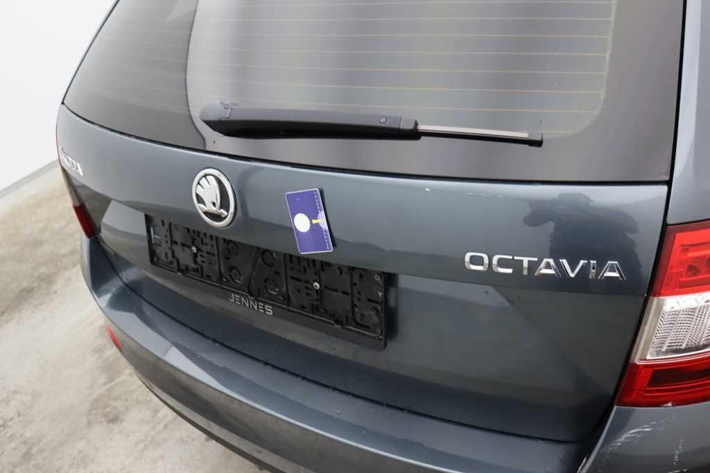 Skoda Octavia Combi 2016 фото 18