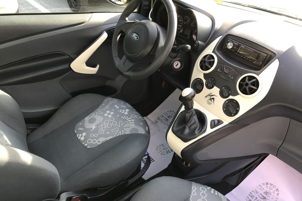 Ford KA photo 25