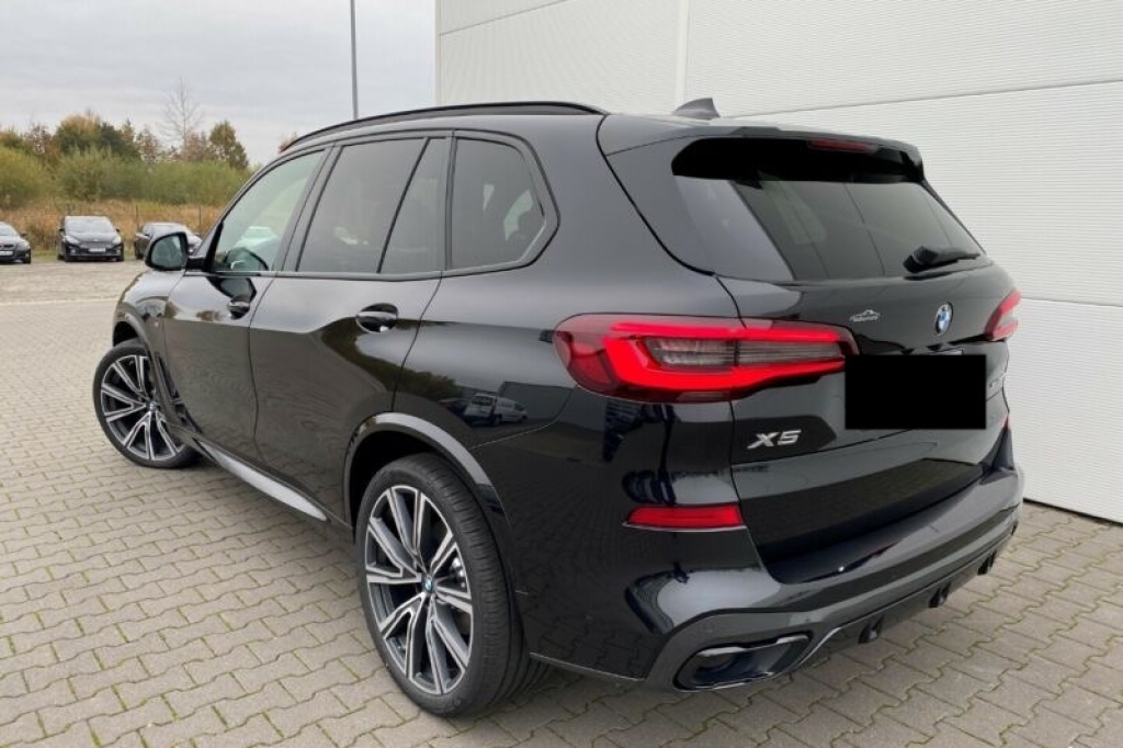 BMW X5 M30D 2021 photo 2