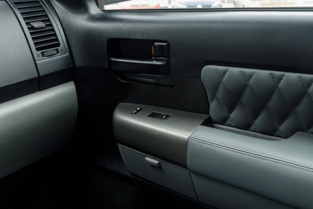 Toyota Sequoia SR5 2012 фото 11