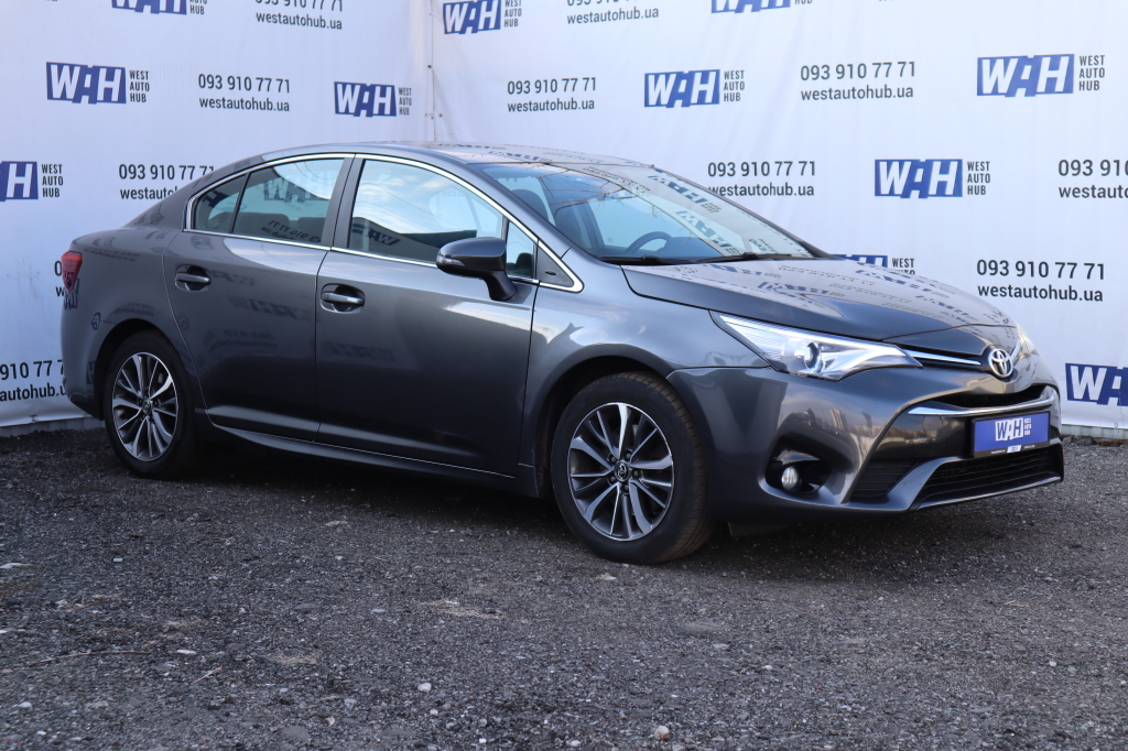 Toyota Avensis фото 2