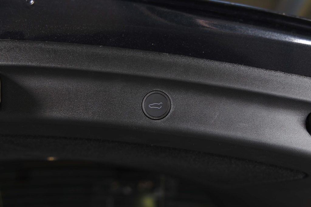 Tesla Model Y Long Range 2024 фото Tesla Model Y Long Range 2024 фото 16