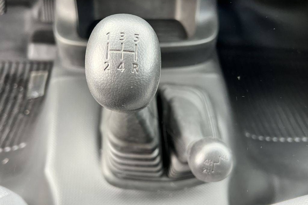 Mitsubishi L200 4x4 2.5D GL Double Cab 2023 фото Mitsubishi L200 4x4 2.5D GL Double Cab 2023 фото 12