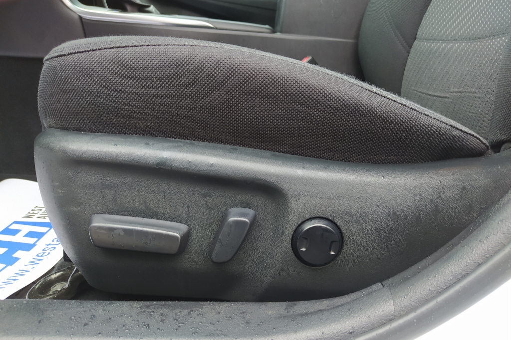 Toyota Camry HYBRID photo 14