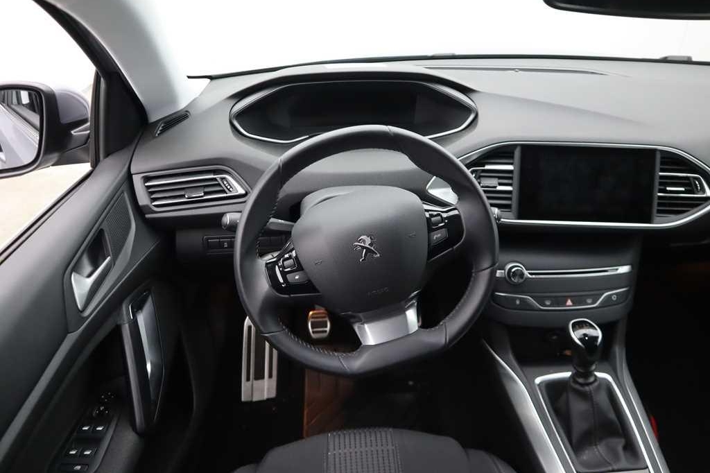 Peugeot 308 2020 фото 6