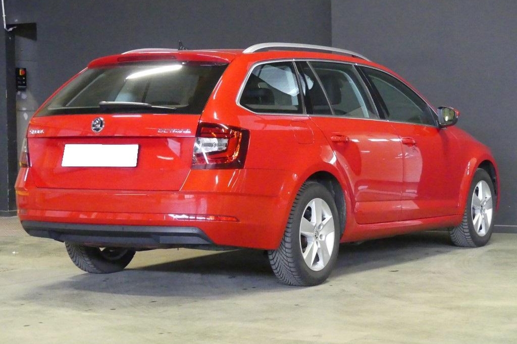 Skoda Octavia Combi 2019 фото 1