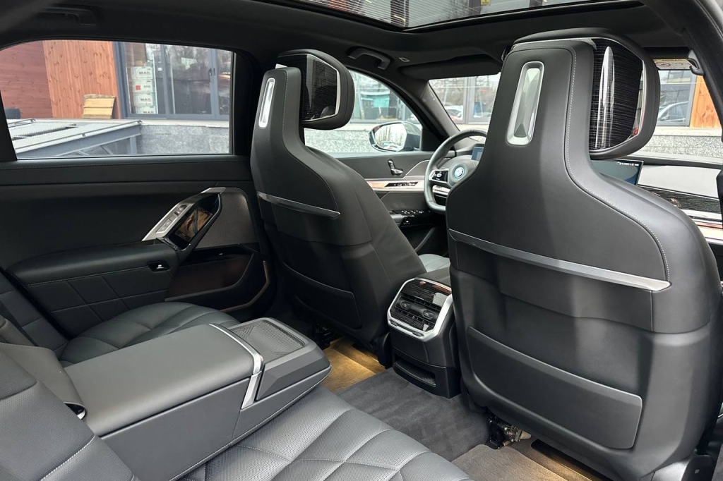 BMW i7 xDrive60 2023 фото 18