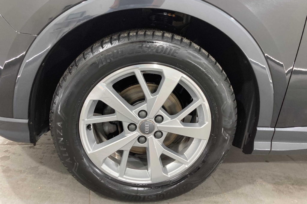 Audi Q3 2019 фото 9