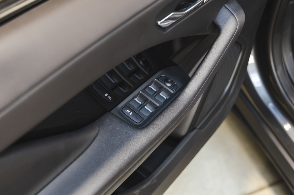 Jaguar I-Pace 2018 фото 15