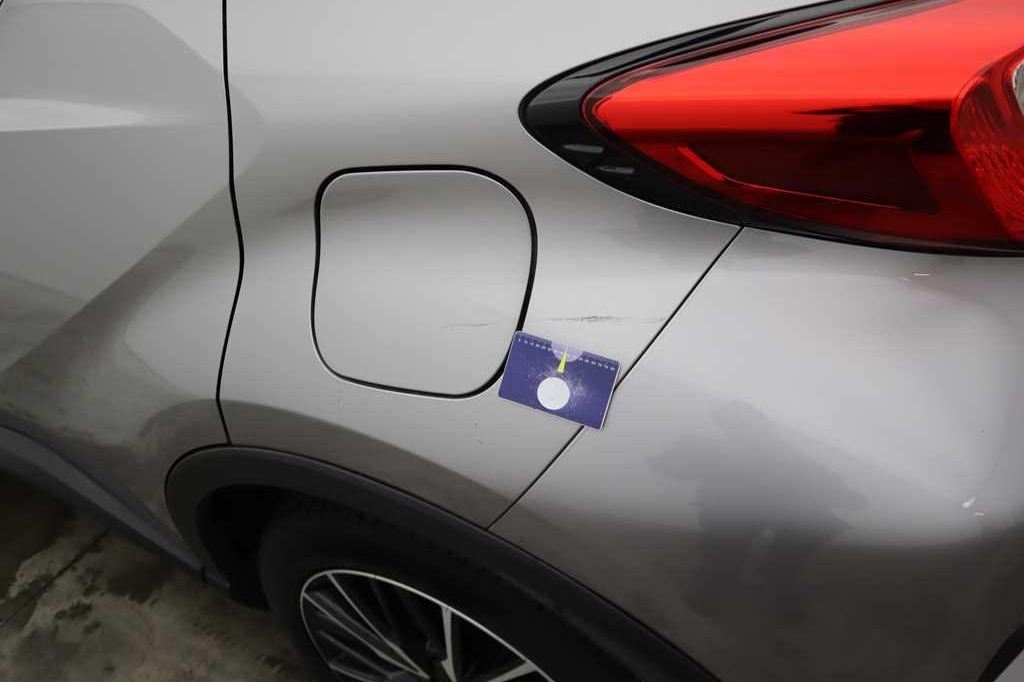 Toyota C-HR 2017 photo 10