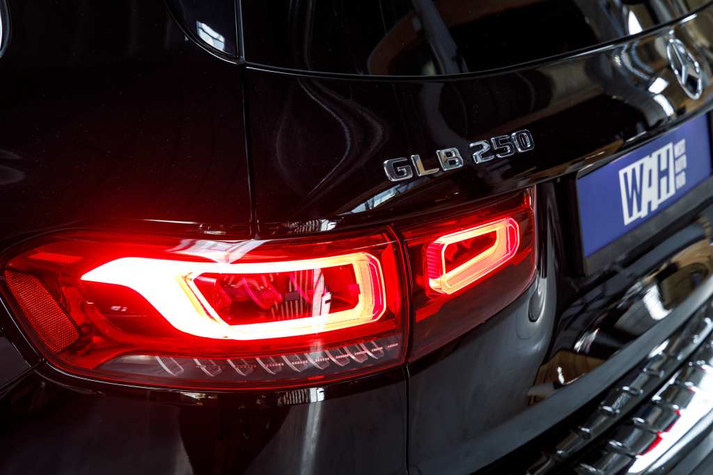 Mercedes-Benz GLB-Class 250 2020 photo 9