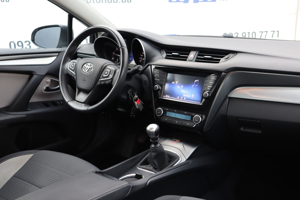 Toyota Avensis фото 13