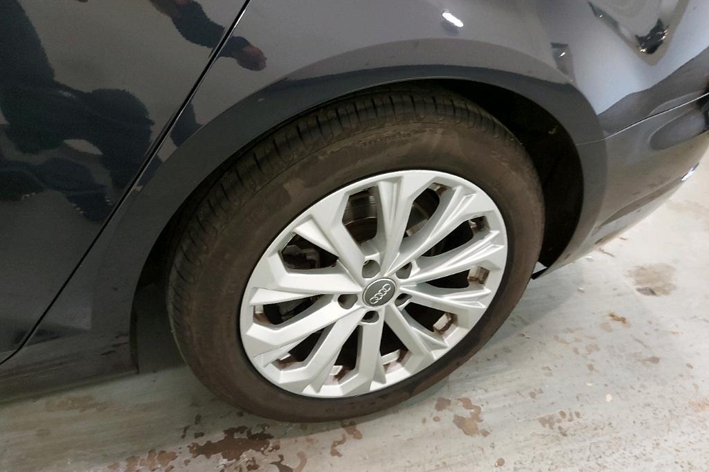 Audi A4 Avant 2017 фото 9