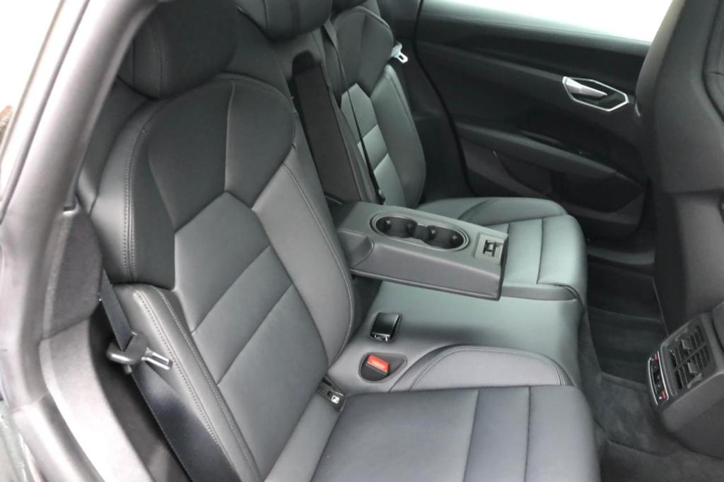 Audi e-tron GT 2021 фото 19