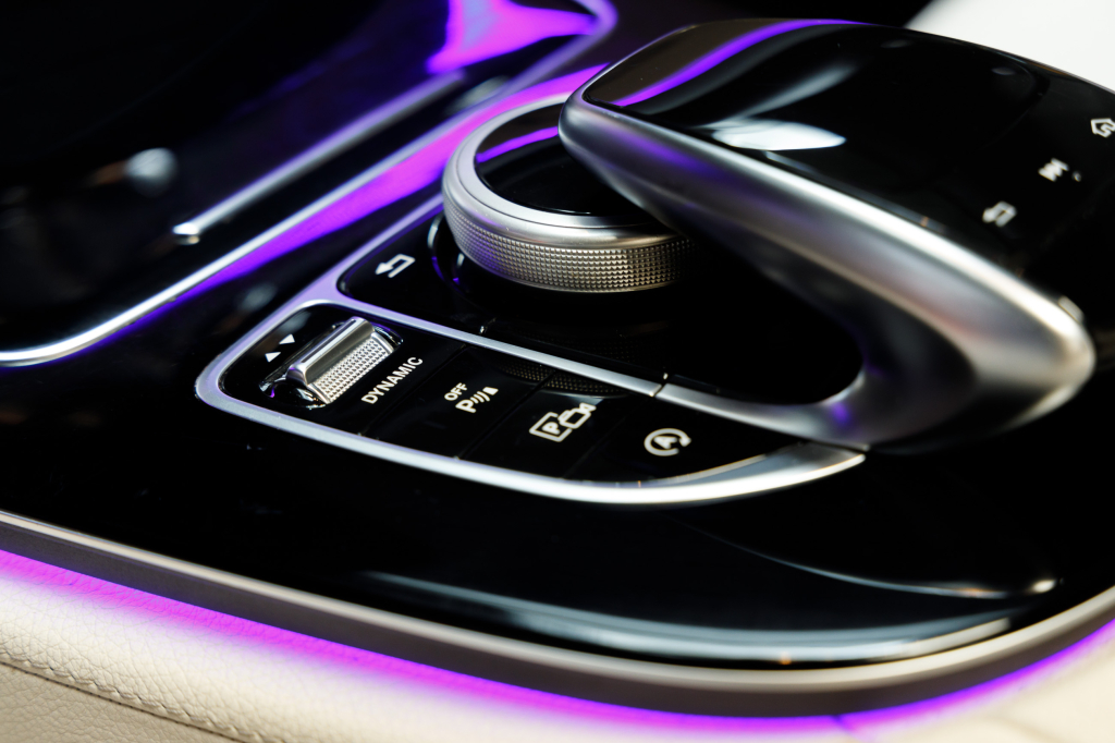 Mercedes-Benz E 200 4Matic AMG Line photo 18