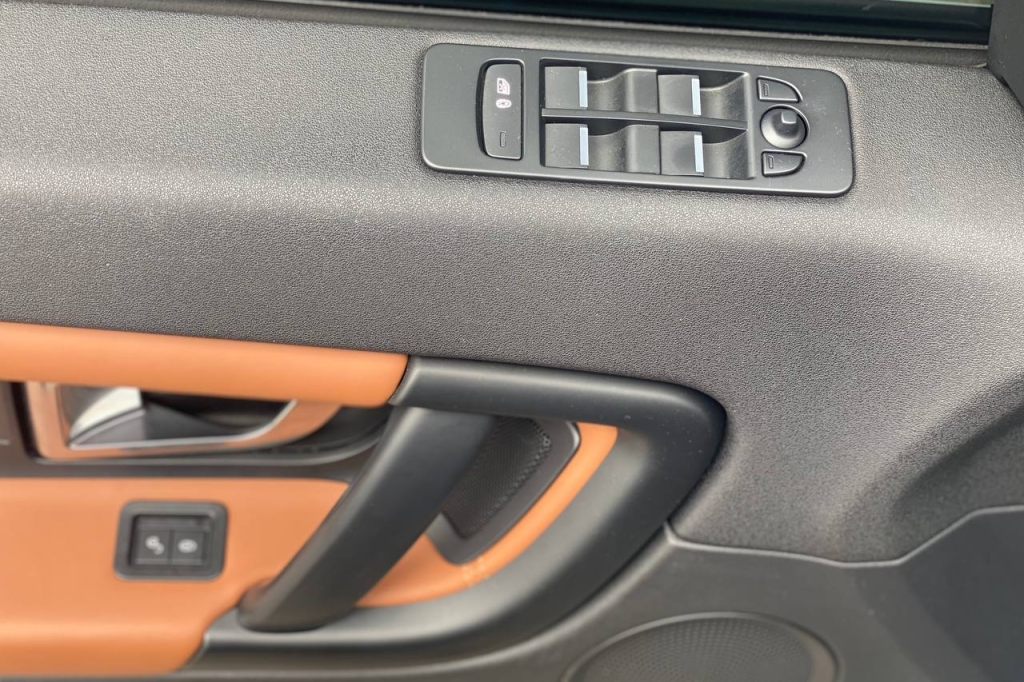 Land Rover Discovery Sport 2017 photo 9