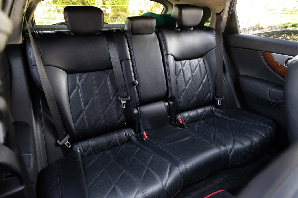 Infiniti QX70 2015 фото 30