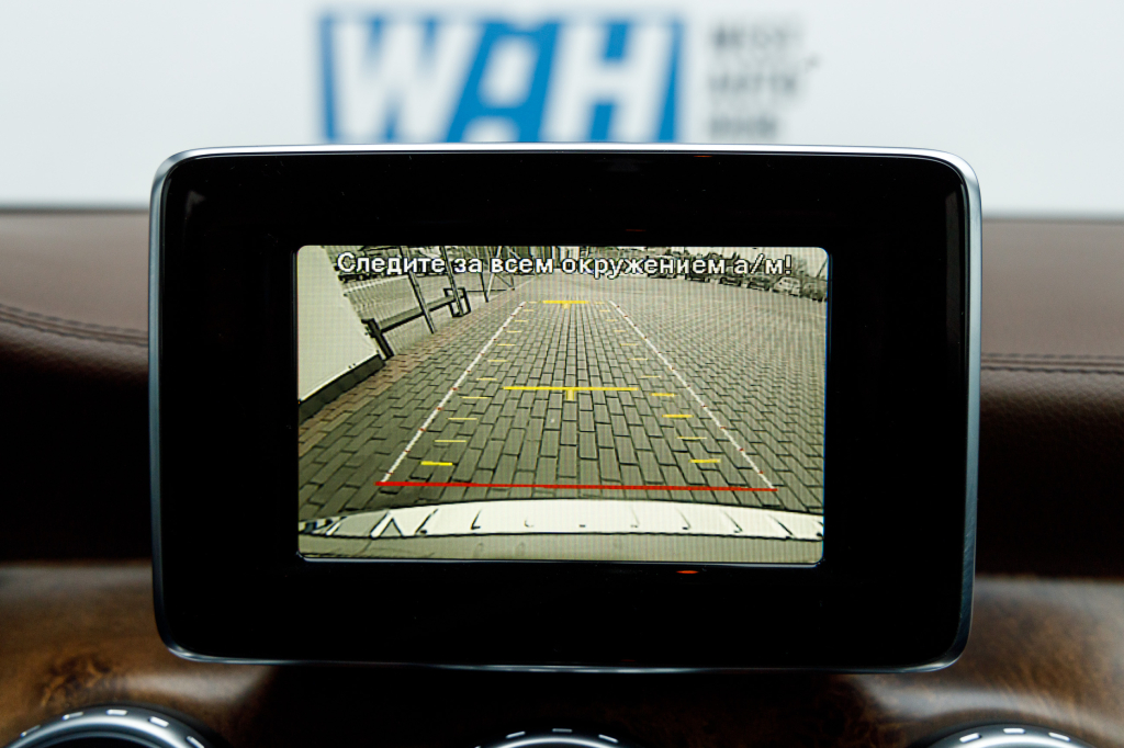 Mercedes-Benz GLA 220 4MATIC photo 14