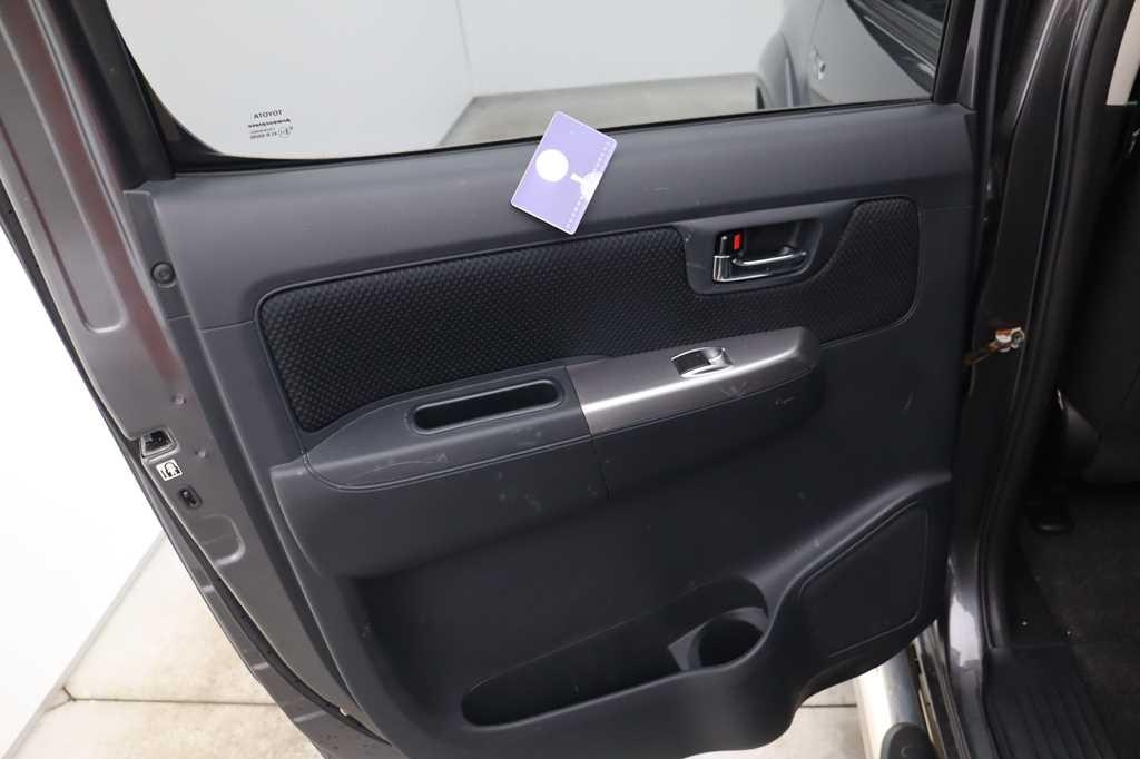 Toyota Hilux 2015 фото 20