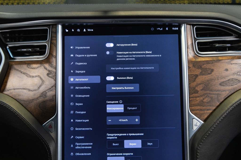 Tesla Model X 75D 2017 фото Tesla Model X 75D 2017 фото 27