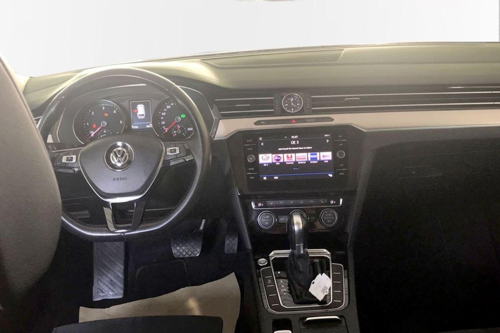 Volkswagen Passat Variant 2017 photo 2