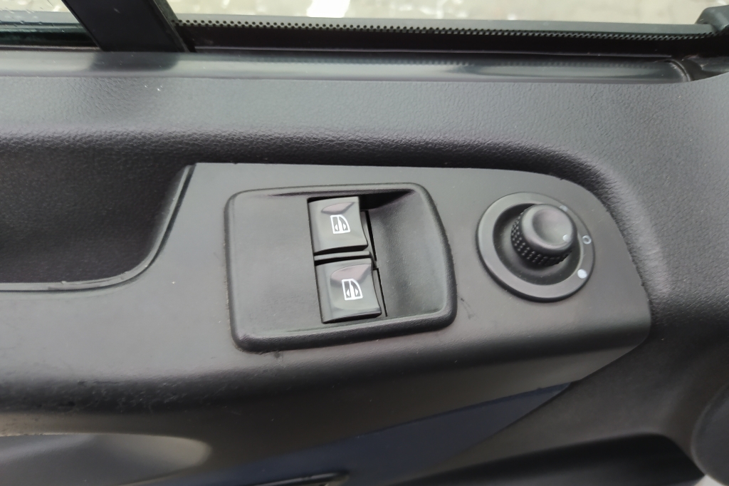 Opel Vivaro фото 17