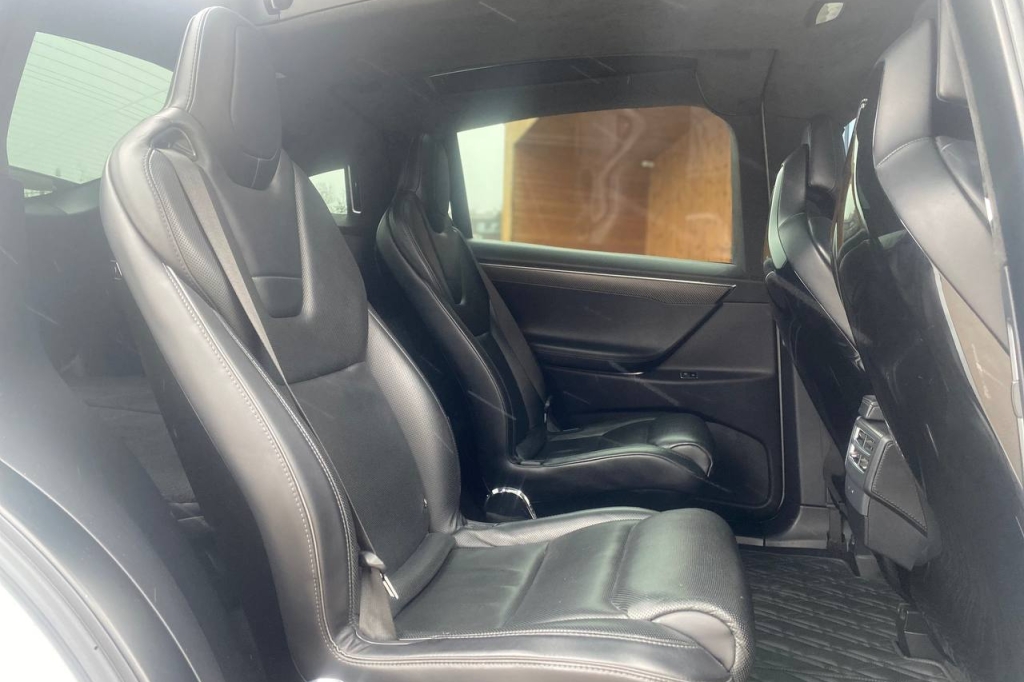 Tesla Model X 90D 2016 фото 16
