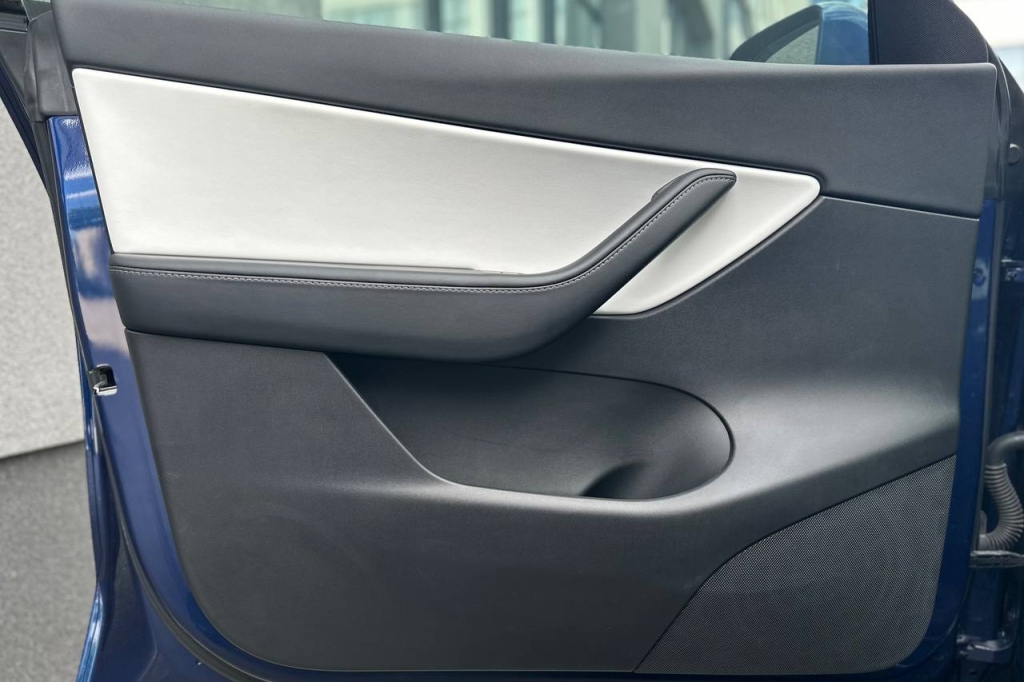 Tesla Model Y Long Range 82 kWh Dual Motor  2021 photo 7