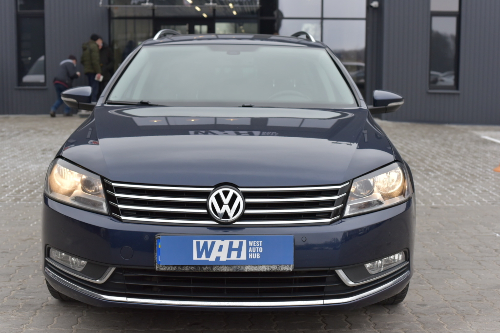 Volkswagen Passat B7 Panorama 2012 photo 1