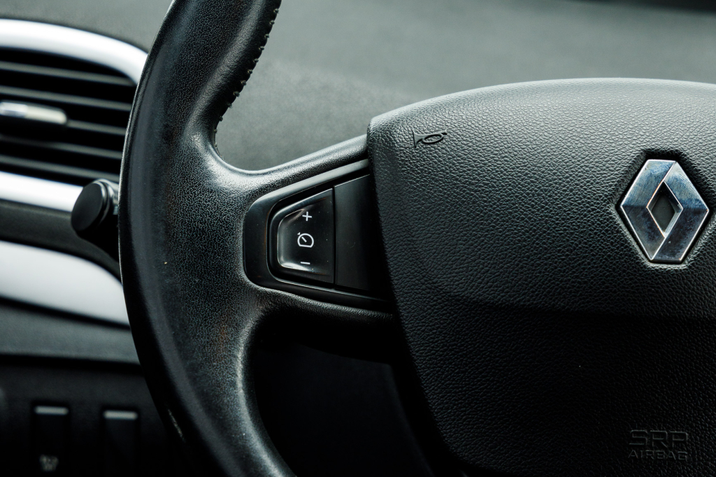 Renault Megane Scenic 2014 photo 15