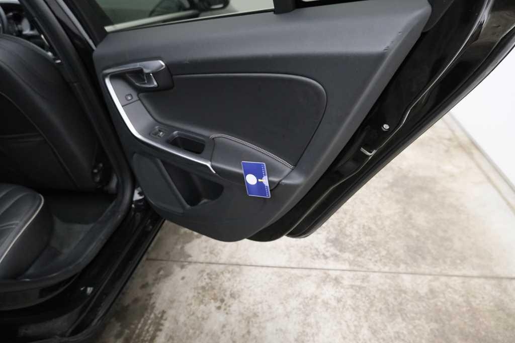 Volvo V60 2018 фото 35