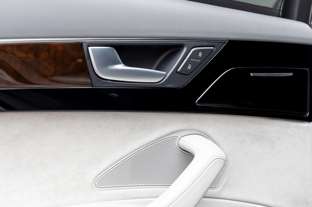 Audi A8 2014 photo 6