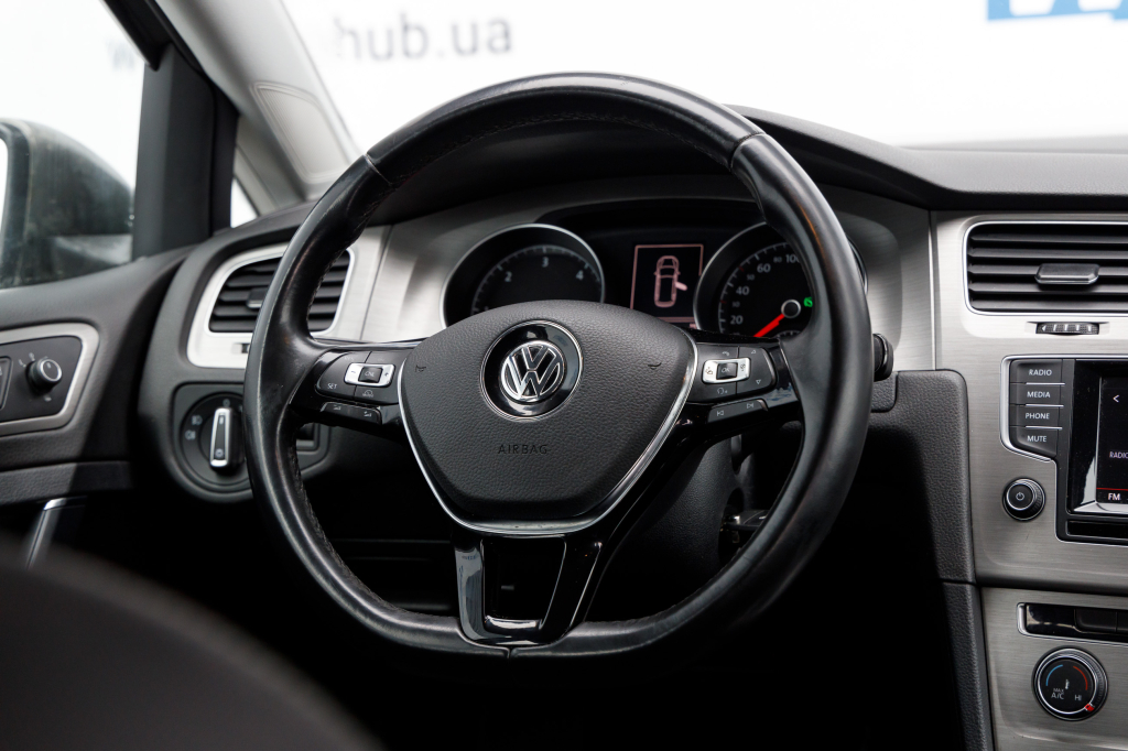 Volkswagen Golf VII photo 7
