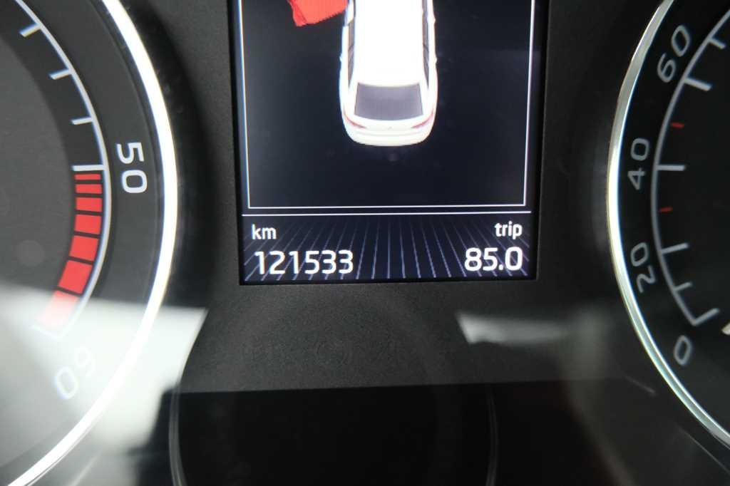 Skoda Superb Combi 2017 фото 1