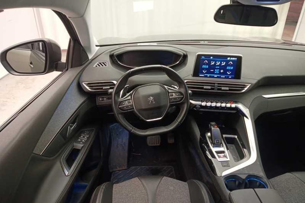 Peugeot 5008 2018 фото 8