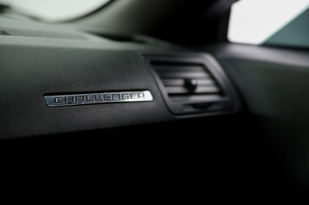 Dodge Challenger SE 2010 photo 38