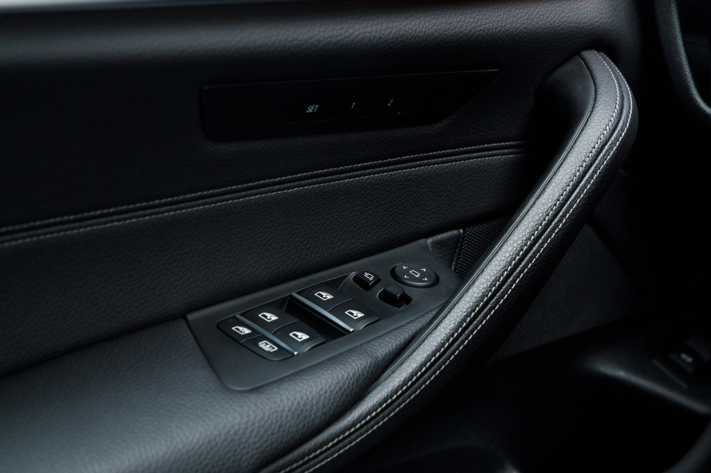 BMW 540 i xDrive 2017 фото 37